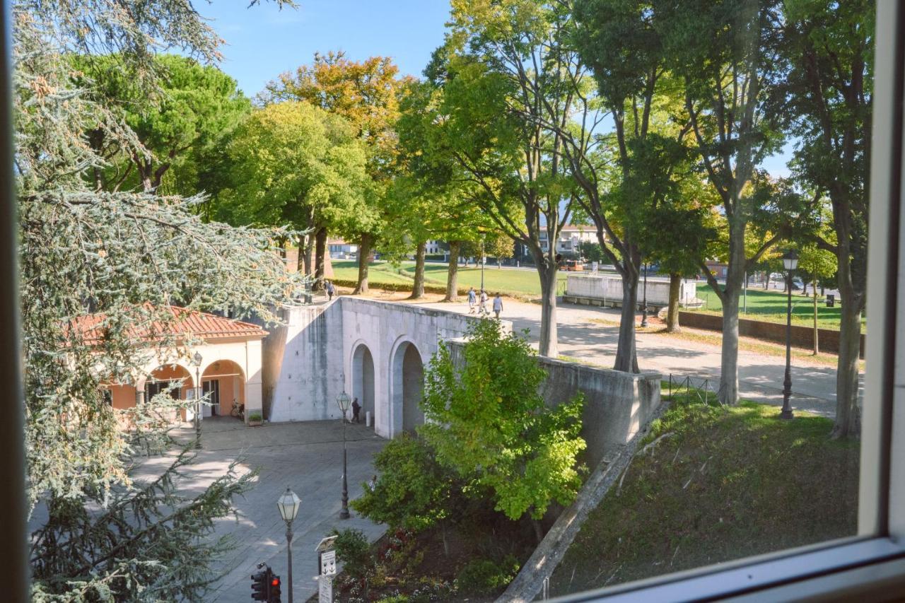 Palazzo Froussard B&B And Living Lucca Bagian luar foto