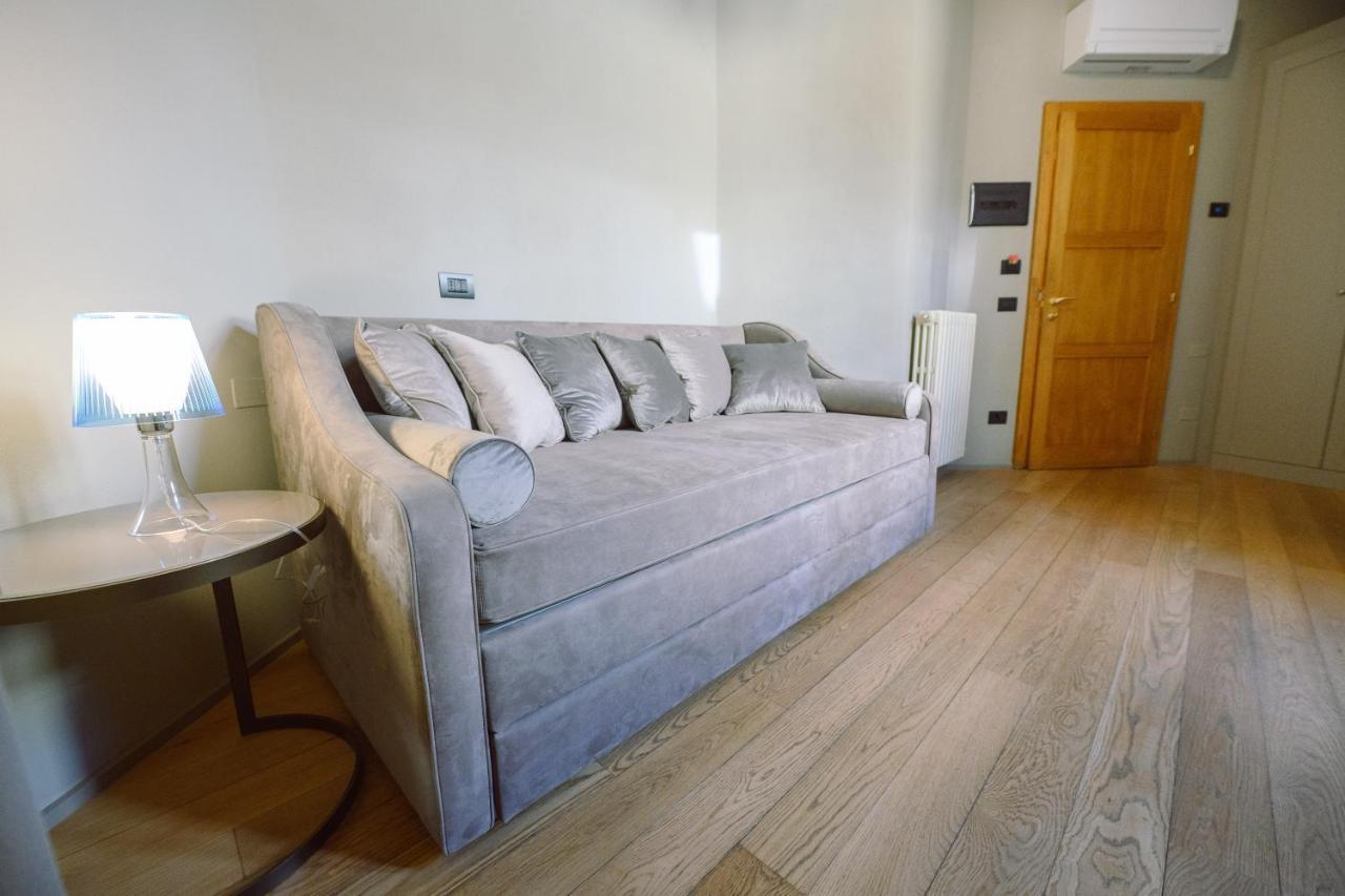 Palazzo Froussard B&B And Living Lucca Bagian luar foto