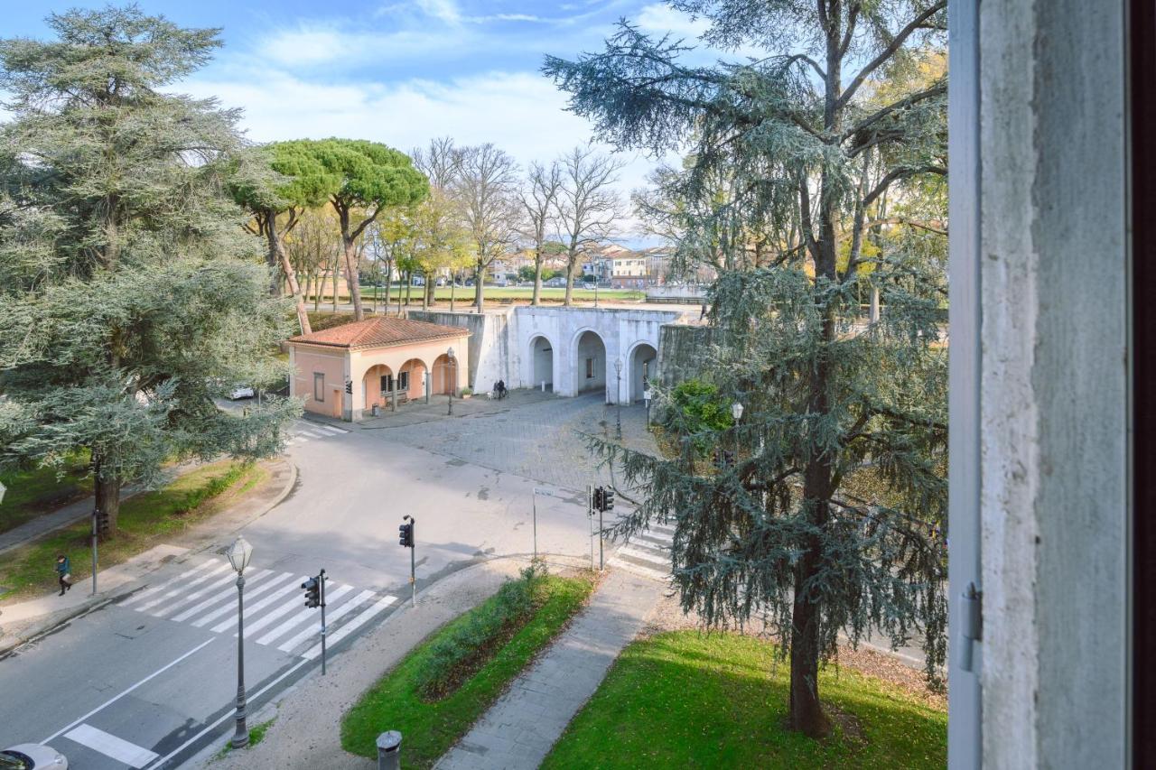 Palazzo Froussard B&B And Living Lucca Bagian luar foto