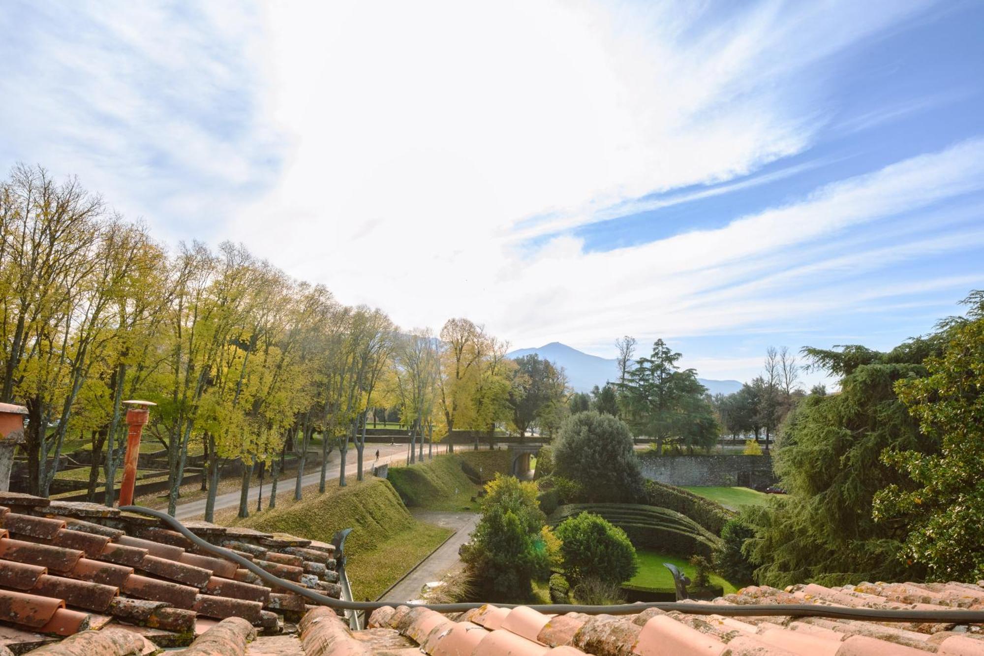 Palazzo Froussard B&B And Living Lucca Bagian luar foto