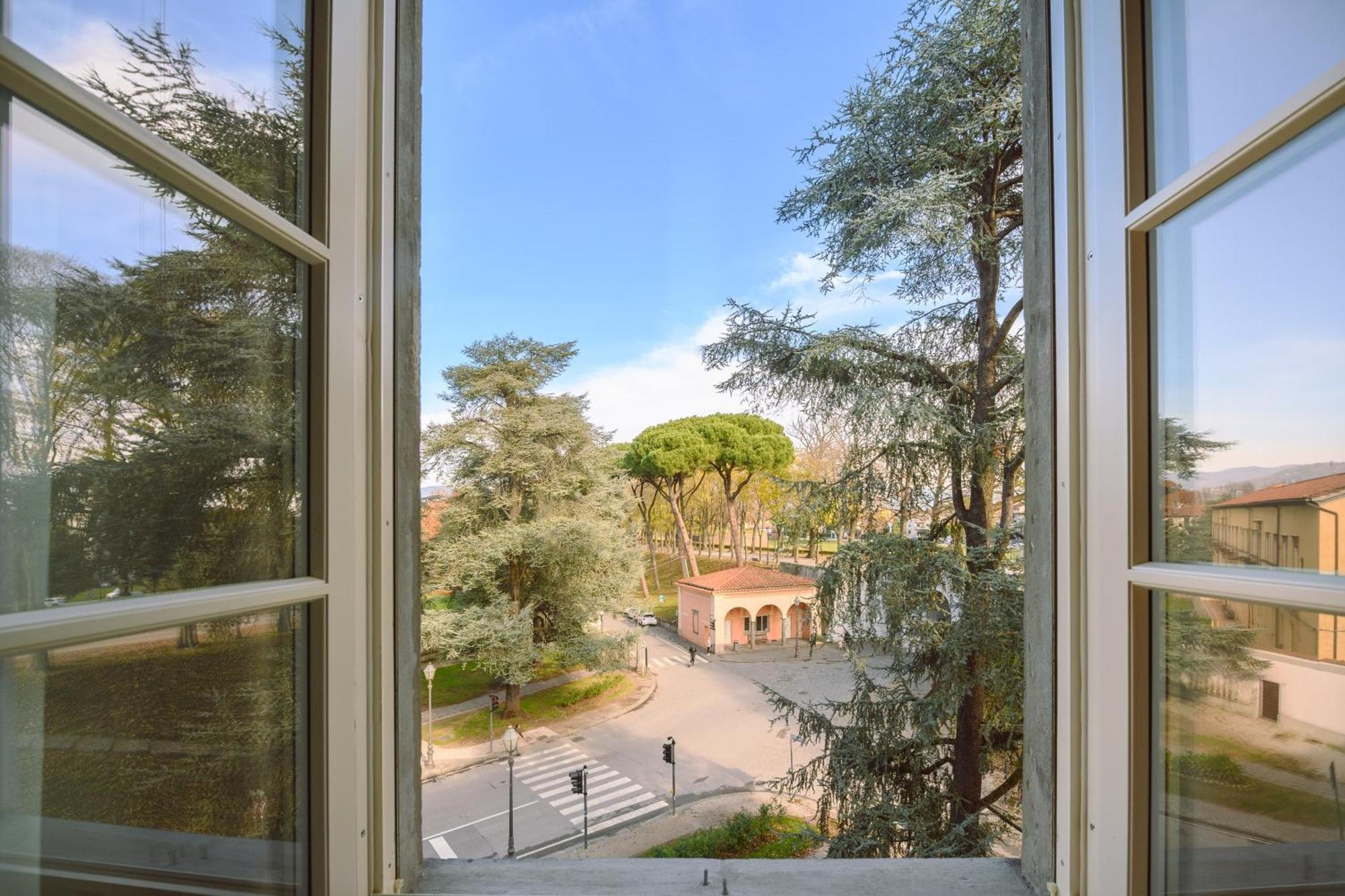 Palazzo Froussard B&B And Living Lucca Bagian luar foto